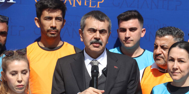 Çocuklar bahçeye çıkıp arkadaşlarıyla oyun oynayacak