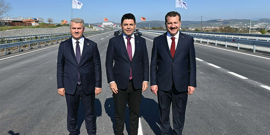 Ulaştırma ve Altyapı Bakan Yardımcısı Osman Boyraz, "Çevre yolumuz ile zamandan 453 lira, akaryakıttan 67 milyon lira olmak üzere yıllık 520 milyon TL tasarruf edeceğiz" dedi.