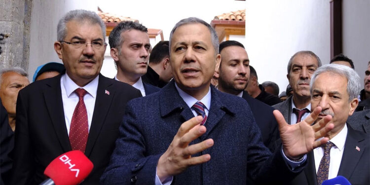 Bakan Yerlikaya, AK Parti adayları için oy istedi