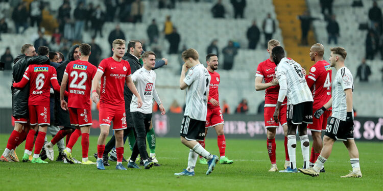 İstifa gibi bir düşünce aklımın ucundan geçmiyor