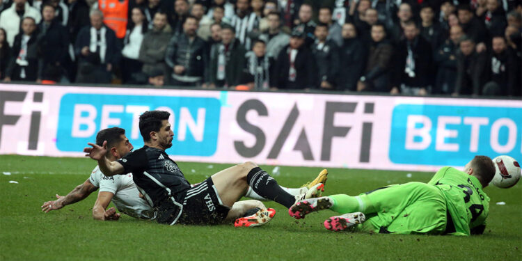 Trendyol Süper Lig'in 28. hafta mücadelesinde Beşiktaş ile Galatasaray karşı karşıya geldi. Derbinin lideri Galatasaray oldu.