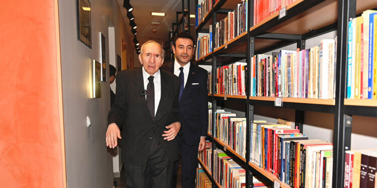 'Altan Öymen Kütüphanesi' Beşiktaş'ta açıldı