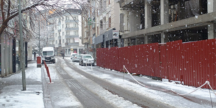 Bingöl'de eğitim-öğretime 1 gün ara verildi