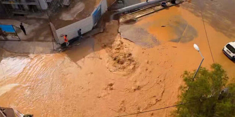 Bodrum'da yenilenen ana isale hattı da patladı