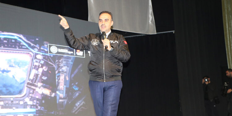 Uzay bilimi ve teknolojilerinde başarı hikayesi yazacağız