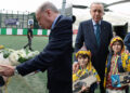 Cumhurbaşkanı erdoğan çocuklara togg'un oyuncak arabasını hediye etti