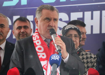 Bakan Bak, Bolu Atatürk Stadyumu'ndan seslendi
