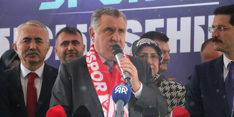 Bakan Bak, Bolu Atatürk Stadyumu'ndan seslendi