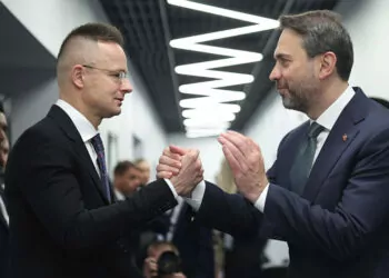 Bakan bayraktar, macaristan dışişleri bakanı ile görüştü