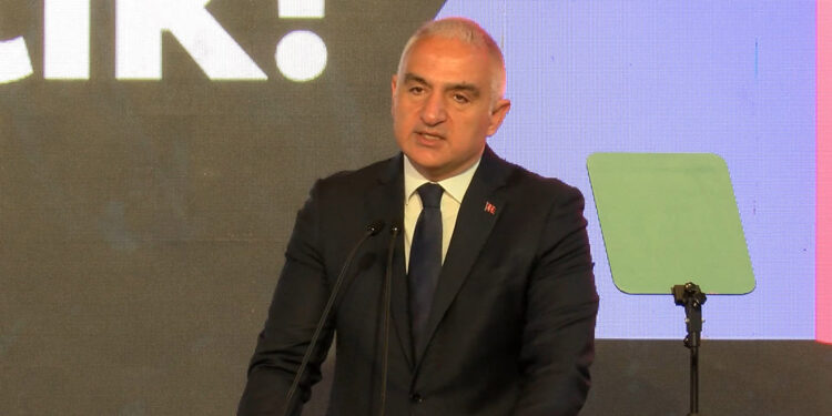 Bakan Ersoy: Türkiye'ye festival iklimi yaşatacağız