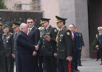 Bakan güler, azerbaycan savunma bakanı ile görüştü