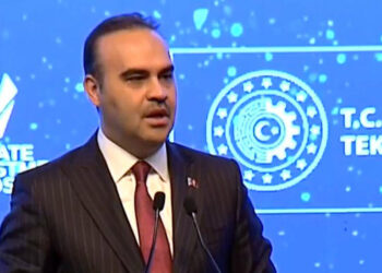Bakan Kacır: Türkiye sınamaları başarıyla atlattı