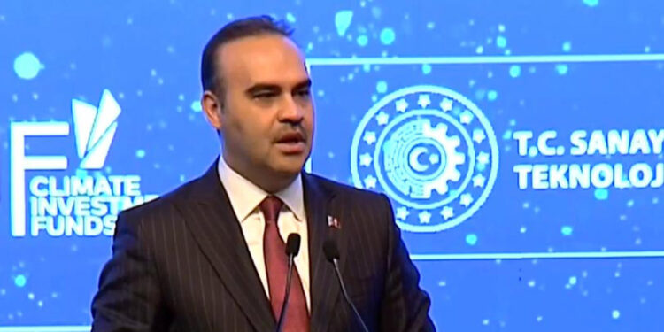 Bakan Kacır: Türkiye sınamaları başarıyla atlattı