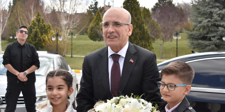 Bakan Şimşek Karaman'da 'İş Dünyası' toplantısına katıldı