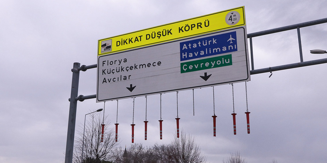 Bakırköy'de 4 kişinin ölümüne neden olan 34 ER 260 plakalı TIR'ın 2019 yılında da aynı köprüye çarparak devrildiği ortaya çıktı.