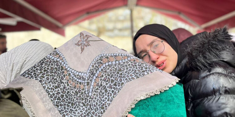 Bakırköy'de TIR kazasında ölen 4 kişi toprağa verildi