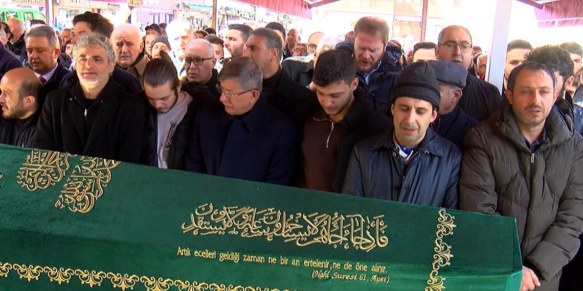 Bakırköy'de TIR kazasında ölen 4 kişi toprağa verildi