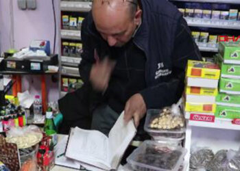 Bakkalın veresiye defterindeki borcu sildirdi