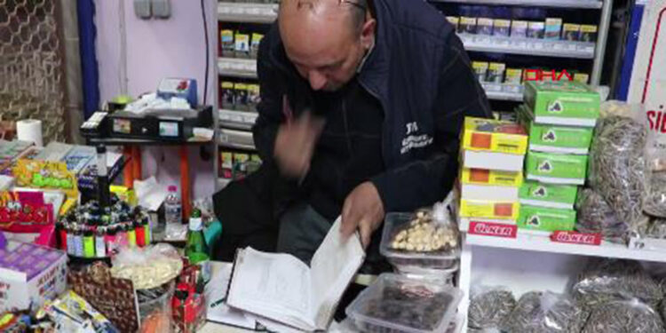 Bakkalın veresiye defterindeki borcu sildirdi