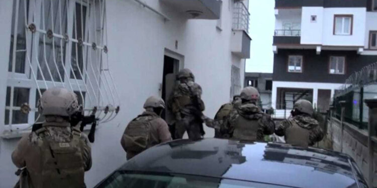 Batman'da izinsiz eylem yapan 5 şüpheliye gözaltı