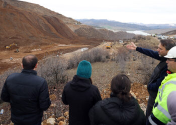 Bayraktar, İliç'teki arama kurtarma çalışmalarını izledi