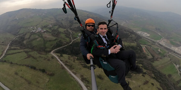 Belediye başkan adayı projelerini havada anlattı