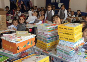 'Bir Kitap da Sen Getir' kampanyası, maç bileti kazandırıyor