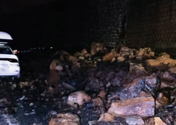 Bitlis-Baykan kara yolunda heyelan; 5 kişi ölümden döndü
