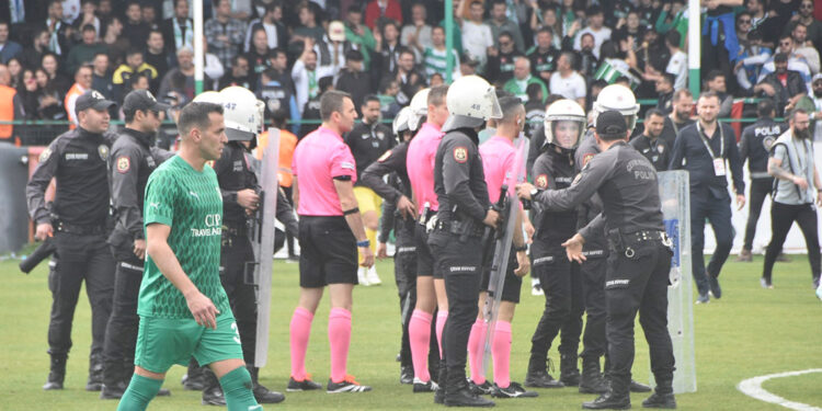 Bodrum FK-Eyüpspor maçında büyük gerginlik