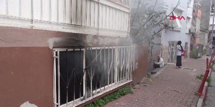 Bodrum kattaki yangında anne ve kızı dumandan etkilendi