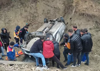 Bolu'da otomobil şarampole devrildi; 2 kişi öldü