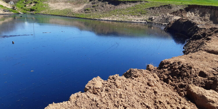 Boru hattından sızan petrol, Kamışlı Çayı'na aktı