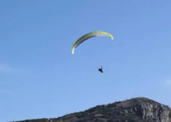 Burdur'da yamaç paraşütçüleri sezonu açtı