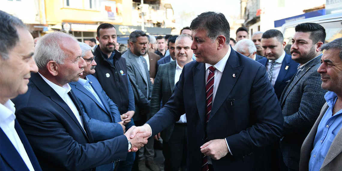 CHP İzmir Büyükşehir Belediye Başkan adayı Cemil Tugay, "İzmir'de kalkınma belediyeciliği uygulayacağız. Üretimi daha fazla destekleyeceğiz. Üreticinin yanında olacağız" dedi.