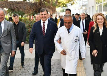 Sağlık çalışanlarının her türlü hak arayışı mücadelesinde yanlarında olacağım