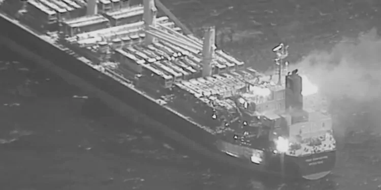 Centcom: husilerin saldırdığı ticari gemide 3 kişi öldü