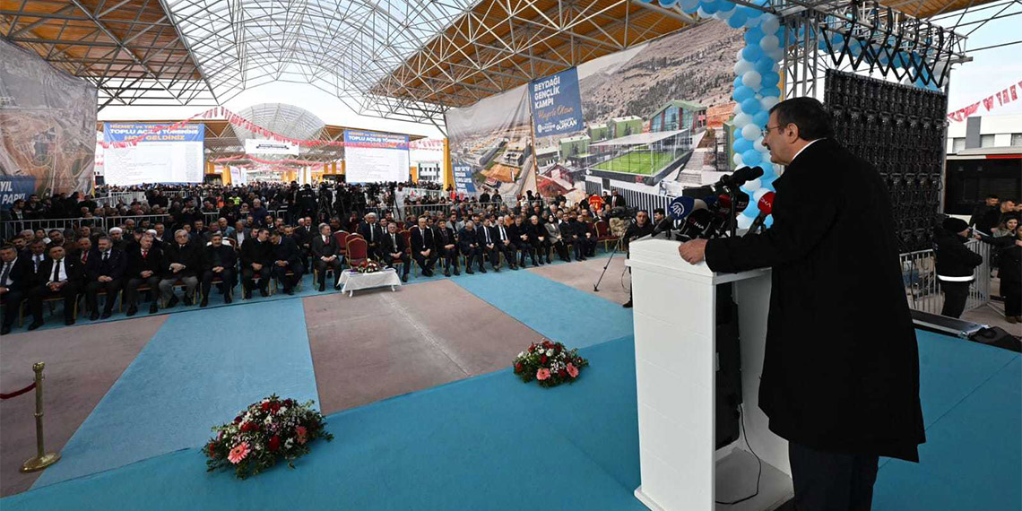 Cumhurbaşkanı Yardımcısı Cevdet Yılmaz, depremden etkilenen şehirleri çok daha güçlü ayağa kaldırmak istediklerini belirterek, "Tüten her ocak için, her sokak için çalışmaya devam edeceğiz" dedi.