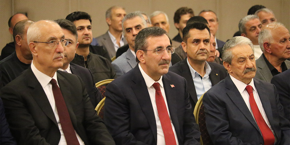 Cumhurbaşkanı Yardımcısı Cevdet Yılmaz, "Ekonomimiz 1 trilyon dolar seviyesini geçti tarihinde ilk defa. 1 trilyon 119 milyar dolar oldu ve kişi başına gelirimiz de 13 bin doları aşarak 13 bin 110 dolar olarak hesaplandı. Bu tarihimizin en yüksek rakamları, dolar bazında konuşacak olursak Türkiye bu rakamlarla dünyanın 17 büyük ekonomisi konumunda. Satın alma gücü dediğimiz bir hesap var ona göre ise 11 konumda" dedi.