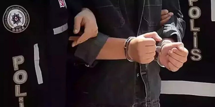 CHP Çiğli Gençlik Kolları Başkanı ve 3 yöneticiye gözaltı