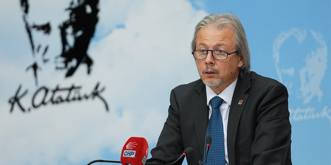 CHP Genel Başkan Yardımcısı İlhan Uzgel, "Ortada hiçbir çalışma yok, hazırlık yok, birdenbire 'Gazze meselesinde garantör olacağız' diyorsunuz. Nereden çıktı garantörlük işi? Gerçekleşmeyecek önerilerle uluslararası ortama çıkılır mı? Türkiye'yi bırak garantör, ara bulucu olarak bile görmek istemiyorlar" dedi.