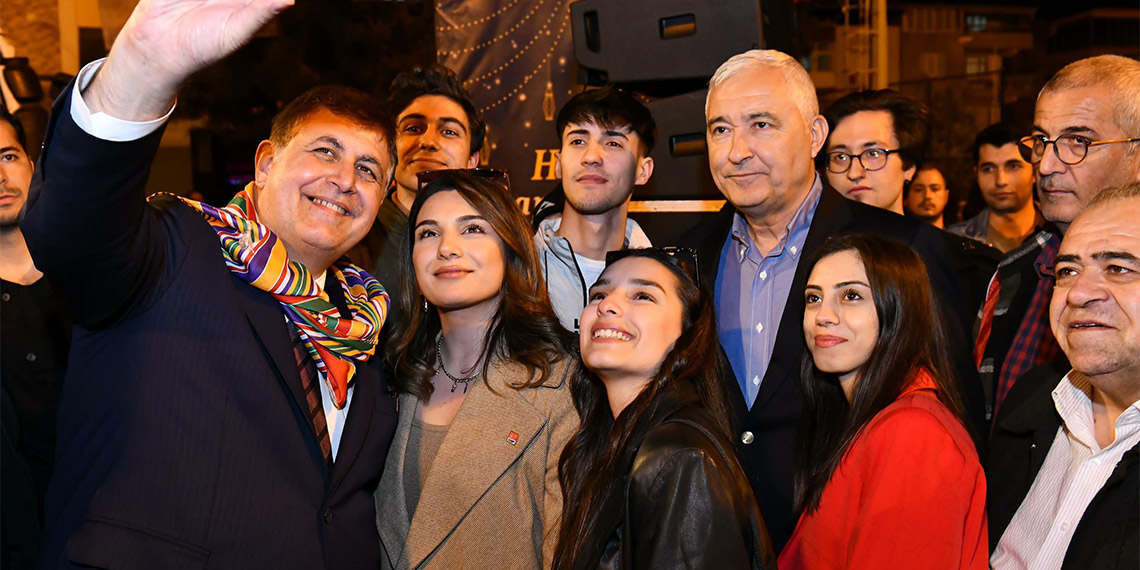 CHP İzmir Büyükşehir Belediye Başkan Adayı Dr. Cemil Tugay iş dünyası temsilcileri ile bir araya geldi.