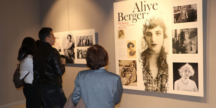 Cumhuriyet'in Öncü Kadınları sergisi sanatseverlerle buluştu