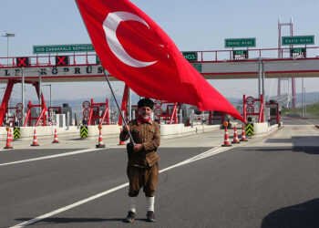 Çanakkale'ye yürüyen gazi torunu, Çanakkale Köprüsü'nden geçti