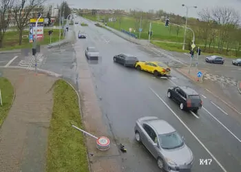 Çekya'da 4 trafik kuralını ihlal eden sürücü kaza yaptı