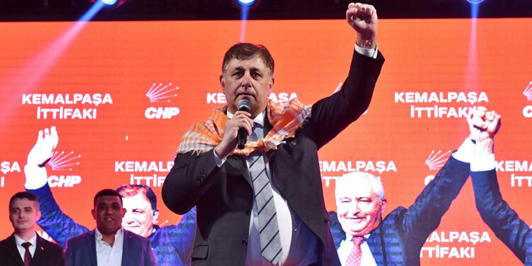 Cemil Tugay'dan Kemalpaşa'ya metro sözü