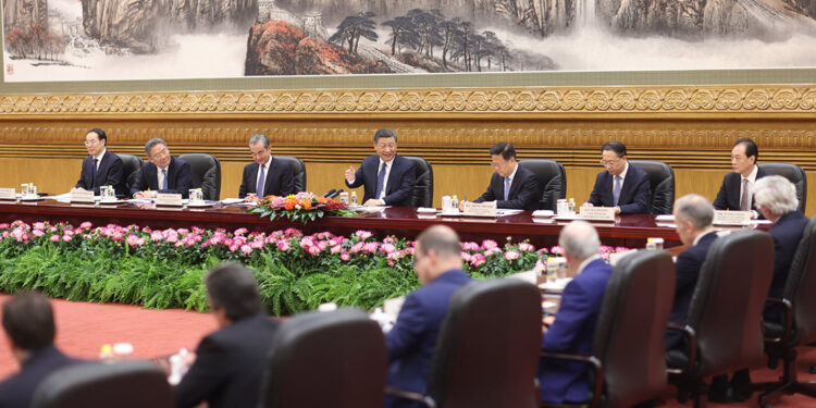 Çin Devlet Başkanı, ABD'li iş insanlarını Pekin’de ağırladı