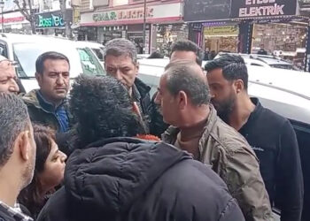 DEM Parti Adana İl Başkanlığı önünde arbede