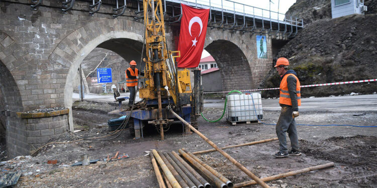 Mutu Köprüsü'nün yenisi yapılıyor