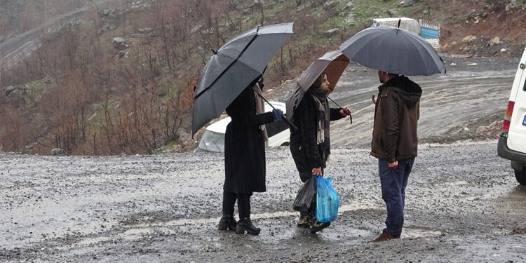 Derecik'teki Gümrük Kapısı'ndan 355 bin kişi giriş-çıkış yaptı