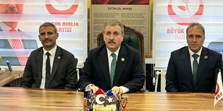 Kazanma ihtimaliniz yoksa adaylarınızı çekin